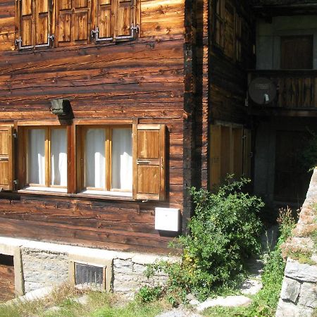 Alpia 26 - Zwei Zimmerwohnung In Traditionellem Walliser Haus Gasenried ภายนอก รูปภาพ
