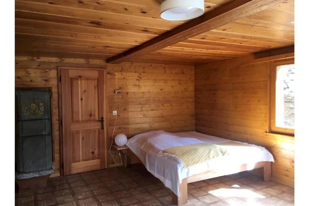 Alpia 26 - Zwei Zimmerwohnung In Traditionellem Walliser Haus Gasenried ภายนอก รูปภาพ